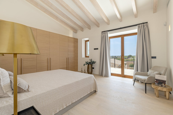 Exklusives Neubau-Landhaus mit Pool und Gästehaus Bild 12