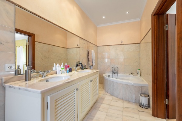 Großzügiges Finca-Anwesen mit Pool in ruhiger Lage nahe Santa Magdalena Bild 9