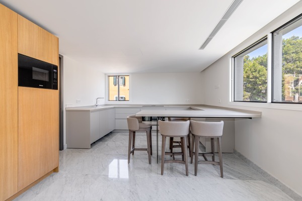 Elegante Luxuswohnung mit Blick auf den Hafen und das Meer Bild 4