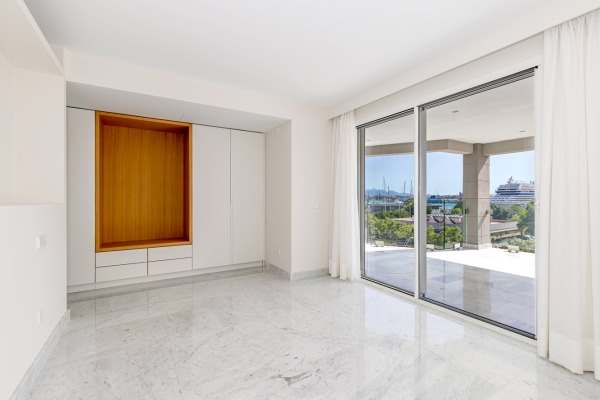 Elegante Luxuswohnung mit Blick auf den Hafen und das Meer Bild 10