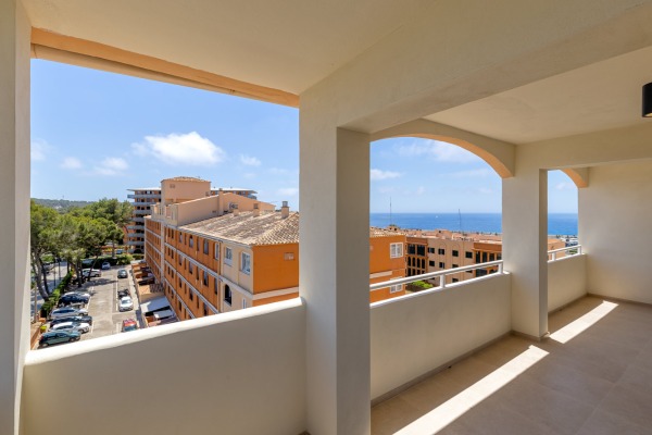 Stilvoll modernisiertes Obergeschoss-Apartment mit Teilmeerblick Bild 3