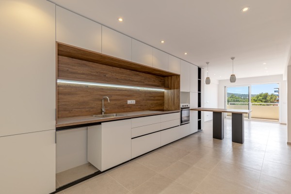 Stilvoll modernisiertes Obergeschoss-Apartment mit Teilmeerblick Bild 4