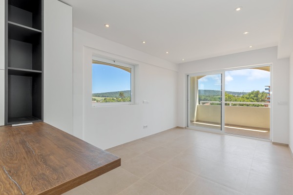 Stilvoll modernisiertes Obergeschoss-Apartment mit Teilmeerblick Bild 5
