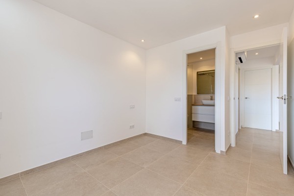 Stilvoll modernisiertes Obergeschoss-Apartment mit Teilmeerblick Bild 7