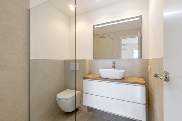 Stilvoll modernisiertes Obergeschoss-Apartment mit Teilmeerblick Bild 8