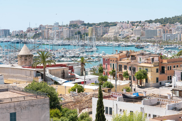 Exklusives Apartment mit traumhaftem Blick auf die Kathedrale und den Hafen Bild 3