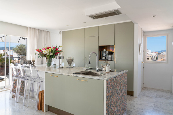 Exklusives Apartment mit traumhaftem Blick auf die Kathedrale und den Hafen Bild 8