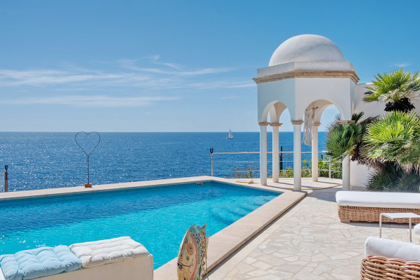 Villa mit traumhaftem Blick in erster Meereslinie in der Cala Egos Bild 2