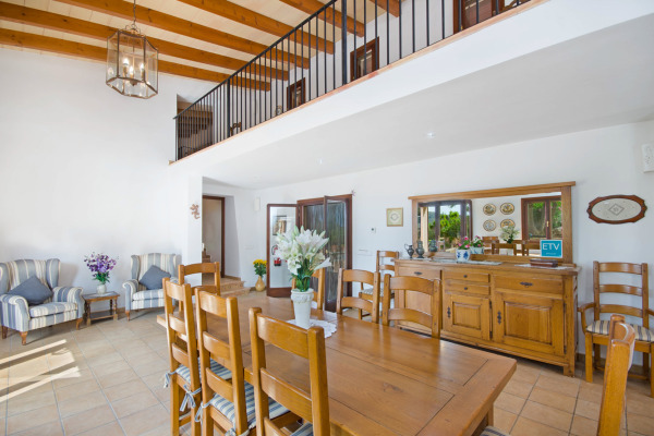 Finca mit Lizenz zur Ferienvermietung oberhalb des Dorfes Son Macia Bild 4