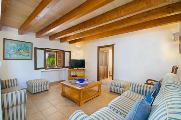 Finca mit Lizenz zur Ferienvermietung oberhalb des Dorfes Son Macia Bild 5