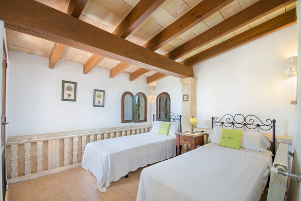 Finca mit Lizenz zur Ferienvermietung oberhalb des Dorfes Son Macia Bild 9