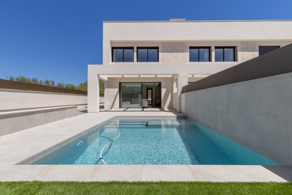 Neues Reihenhaus mit Pool und Dachterrasse mit Meerblick in Sa Rapita