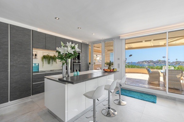 Großzügige Penthouse-Wohnung mit Meerblick und privatem Pool Bild 10