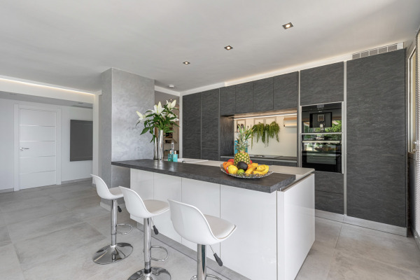 Großzügige Penthouse-Wohnung mit Meerblick und privatem Pool Bild 11