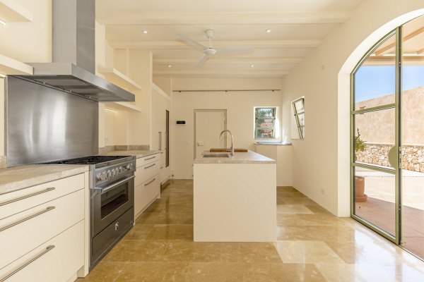 Hochwertig kernsaniertes Stadthaus in Ses Salines im Südosten der Insel Bild 6