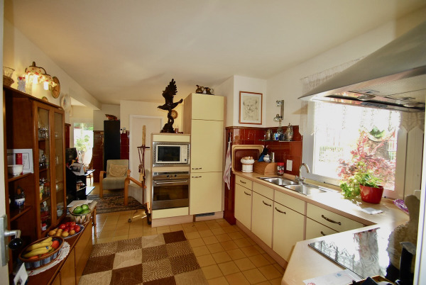 Villa in 1. Meereslinie mit fantastischem Blick und viel Potential Bild 5