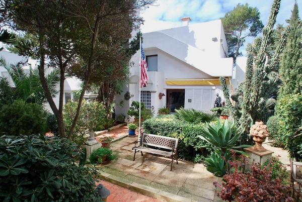 Villa in 1. Meereslinie mit fantastischem Blick und viel Potential Bild 6