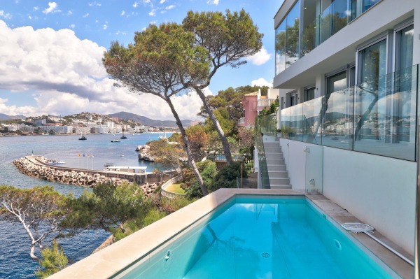 Moderne Villa mit traumhaftem Blick direkt am Meer in Santa Ponsa Bild 2
