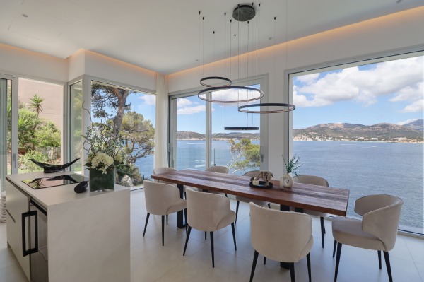 Moderne Villa mit traumhaftem Blick direkt am Meer in Santa Ponsa Bild 5