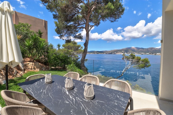 Moderne Villa mit traumhaftem Blick direkt am Meer in Santa Ponsa Bild 11
