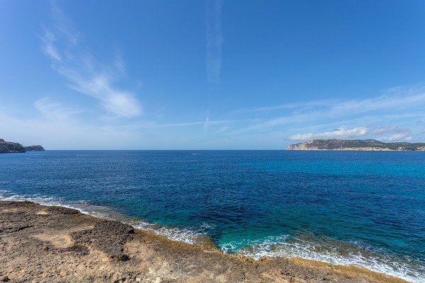 Renoviertes Apartment in vorderster Meereslage an der Südwestküste Mallorcas