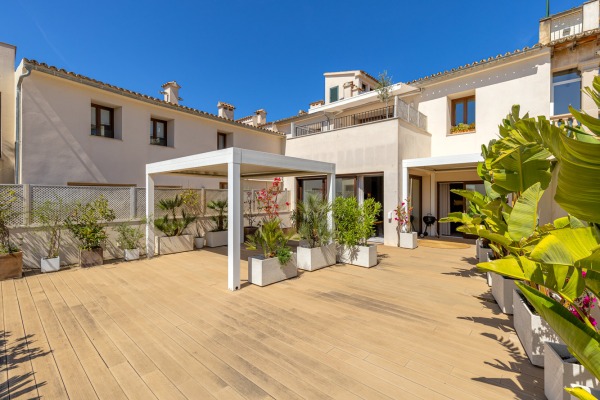 Modernes Apartment mit großzügiger Terrasse im Herzen von Santa Maria Bild 3