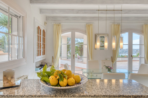 Villa mit traumhaftem Blick auf den Hafen und das Meer in Port Andratx Bild 7