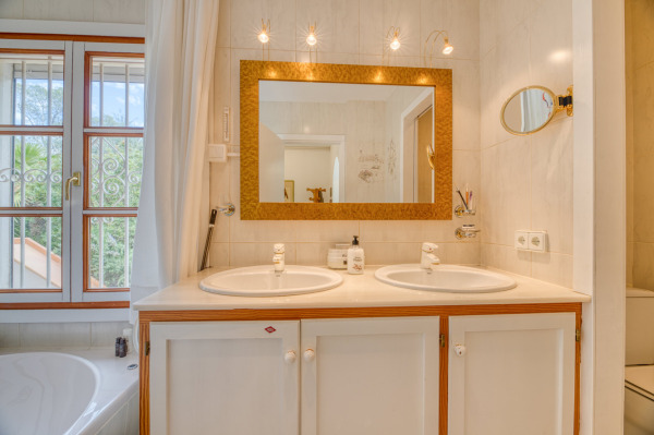 Villa mit traumhaftem Blick auf den Hafen und das Meer in Port Andratx Bild 12