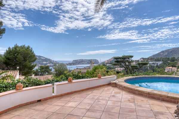 Villa mit traumhaftem Blick auf den Hafen und das Meer in Port Andratx Bild 12