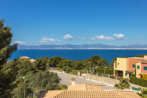 Mediterranes Reihenendhaus mit schönem Meerblick und privatem Pool Bild 8