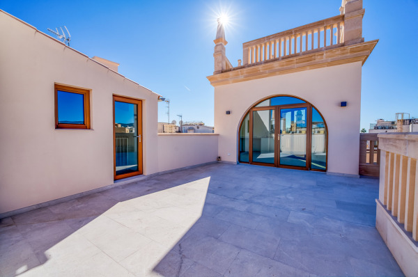 Luxuriöses Duplex-Penthouse in einem historischen Gebäude in der Altstadt Bild 2