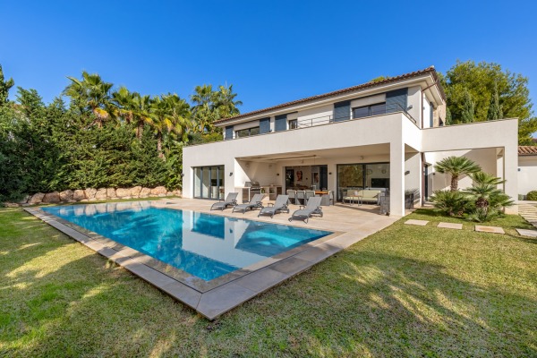 Exklusive Luxusvilla im modernen Baustil in Santa Ponsa