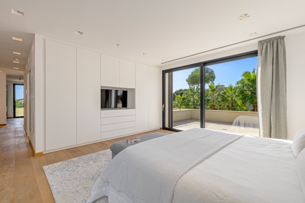 Exklusive Luxusvilla im modernen Baustil in Santa Ponsa Bild 11