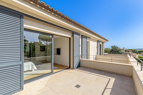 Exklusive Luxusvilla im modernen Baustil in Santa Ponsa Bild 12