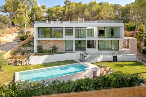 Neugebaute Luxusvilla mit herrlichem Panoramablick in Santa Ponsa