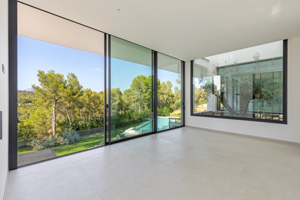 Neugebaute Luxusvilla mit herrlichem Panoramablick in Santa Ponsa Bild 9