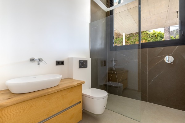 Neugebaute Luxusvilla mit herrlichem Panoramablick in Santa Ponsa Bild 12