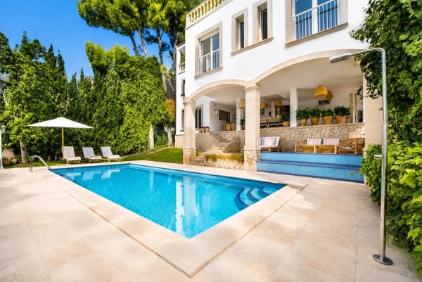 Mediterrane Villa mit Panoramaweitblick bis zum Meer und viel Potential Bild 4