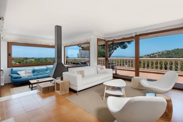 Mediterrane Villa mit Panoramaweitblick bis zum Meer und viel Potential Bild 5