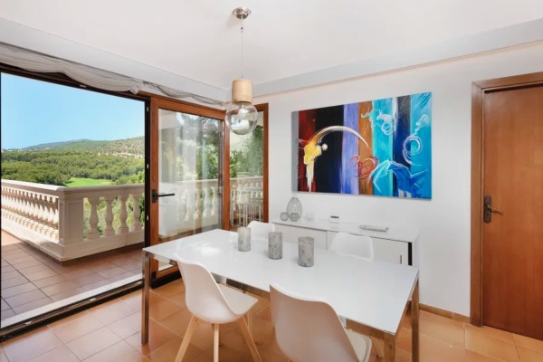 Mediterrane Villa mit Panoramaweitblick bis zum Meer und viel Potential Bild 6