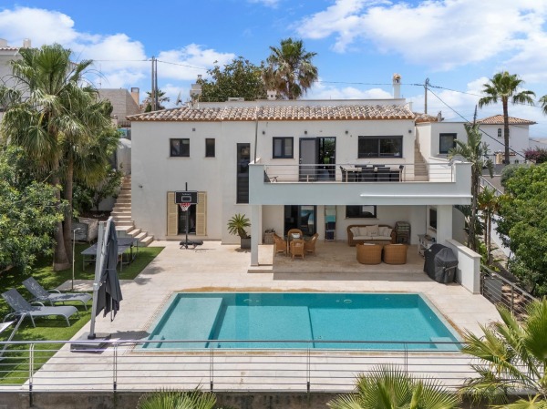 Moderne Villa mit Pool nah am Meer in El Toro