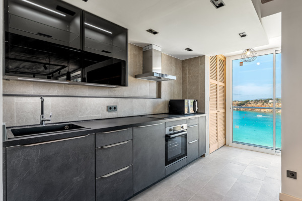 Meerblick Apartment mit direktem Zugang zum Yachthafen von der Anlage Bild 8