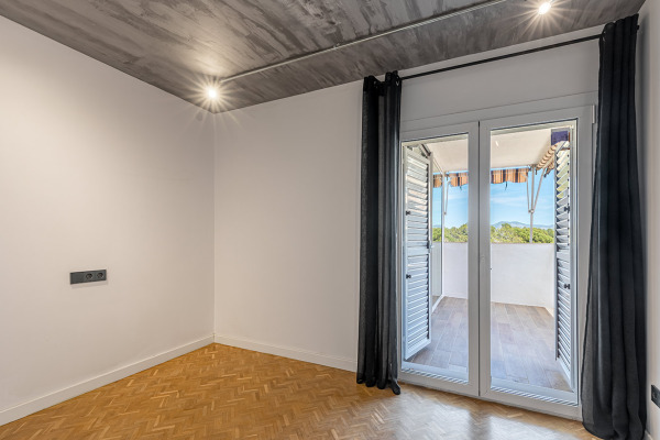 Meerblick Apartment mit direktem Zugang zum Yachthafen von der Anlage Bild 9