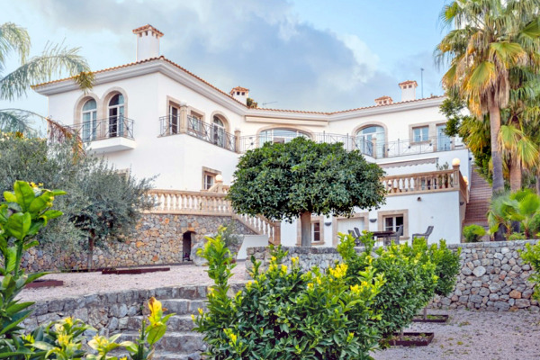 Mediterrane Villa mit Ferienvermietlizenz in begehrter Lage von Son Vida Bild 2
