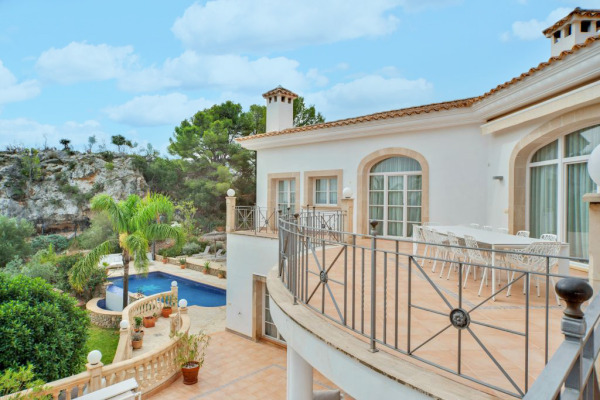 Mediterrane Villa mit Ferienvermietlizenz in begehrter Lage von Son Vida Bild 3