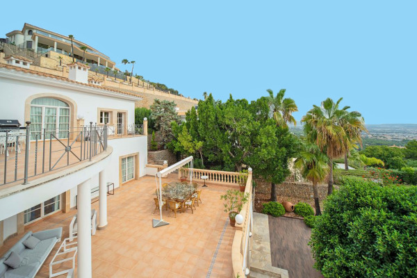 Mediterrane Villa mit Ferienvermietlizenz in begehrter Lage von Son Vida Bild 4