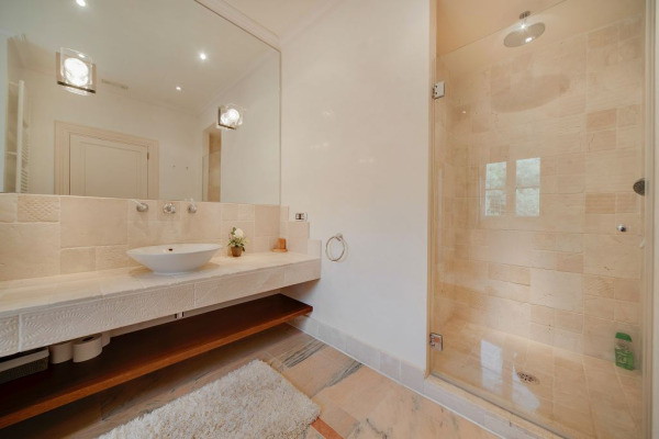 Mediterrane Villa mit Ferienvermietlizenz in begehrter Lage von Son Vida Bild 11