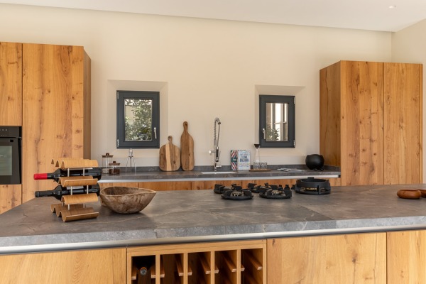 Luxuriös ausgestattete Neubaufinca mit großer Poolanlage in Campos Bild 2