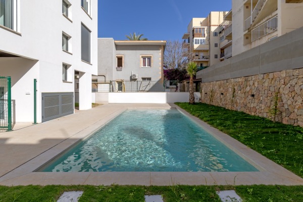 Neubau-Penthouse mit fantastischer Dachterrasse inklusive Pool Bild 3