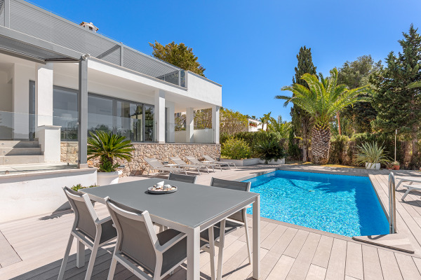 Exklusive, modernisierte Villa mit Pool in Santa Ponsa Bild 2